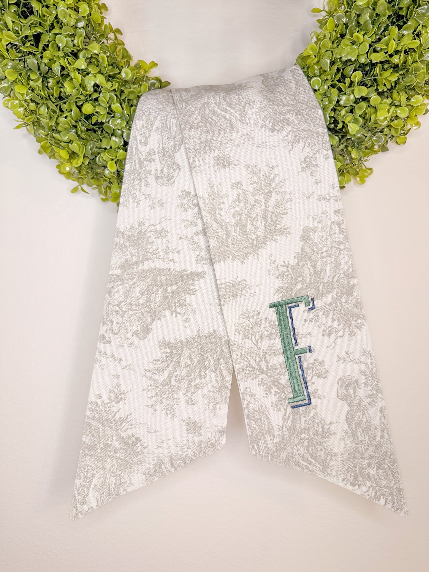 Single initial sash