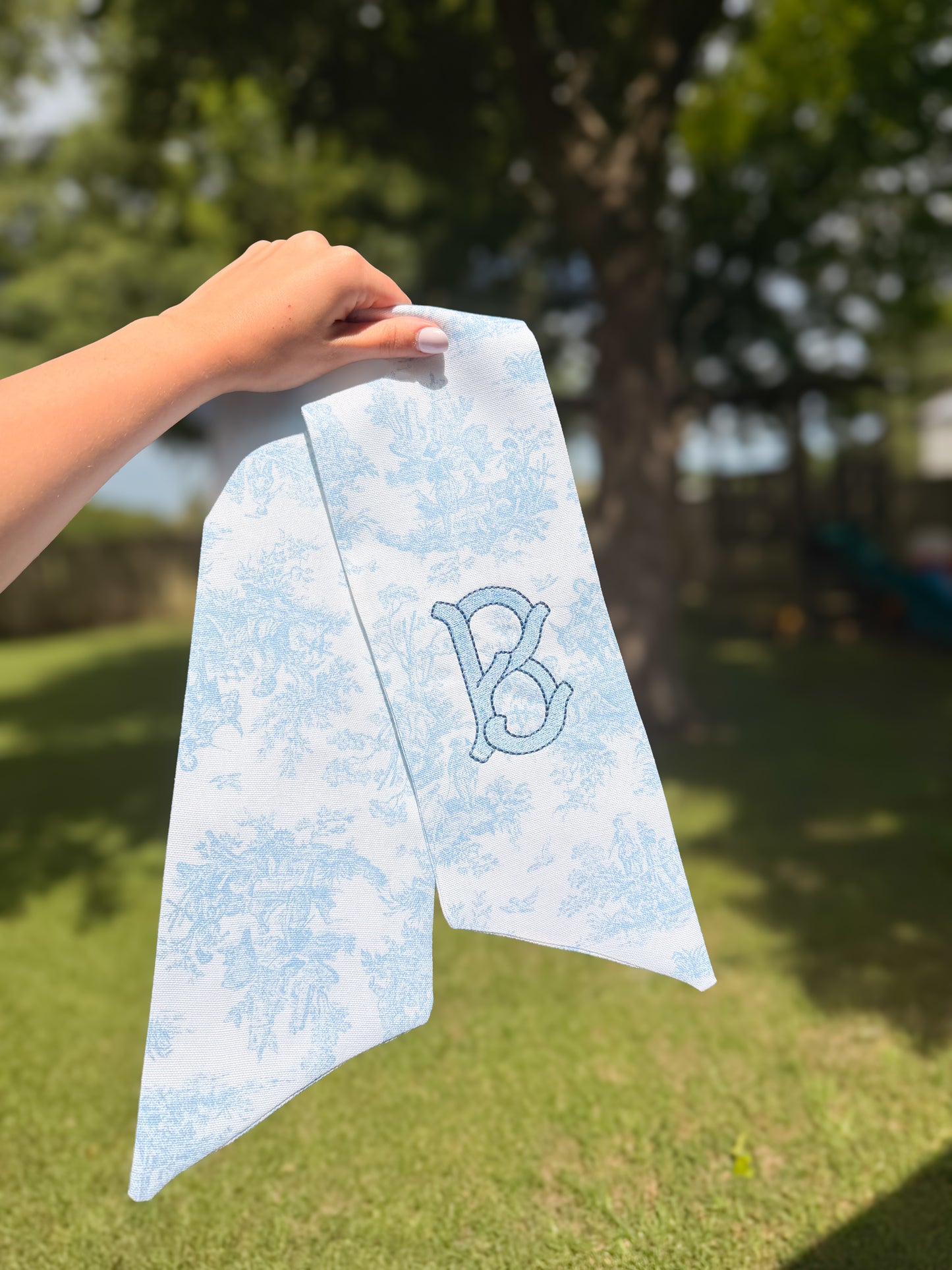 Single initial sash
