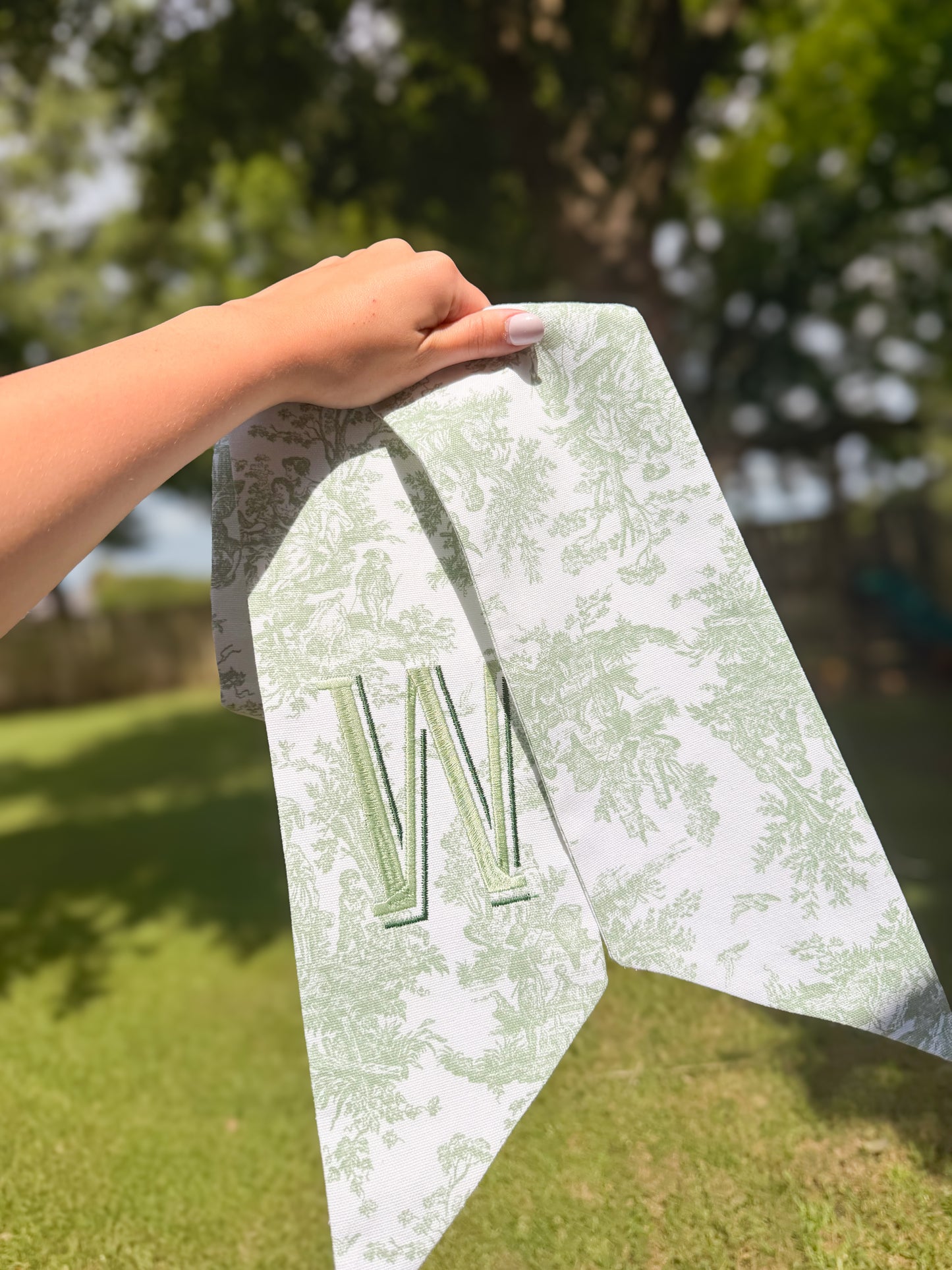 Single initial sash